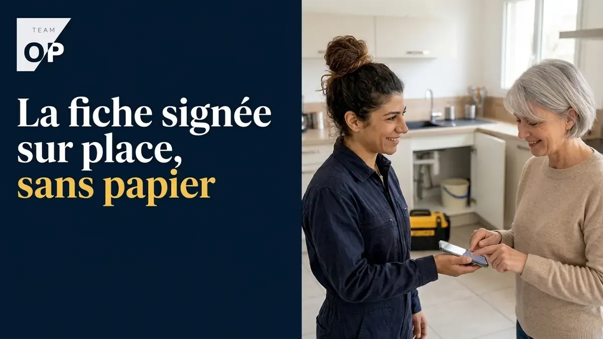 Cliente qui signe la fiche d'intervention sur le smartphone de la technicienne TEAM OP